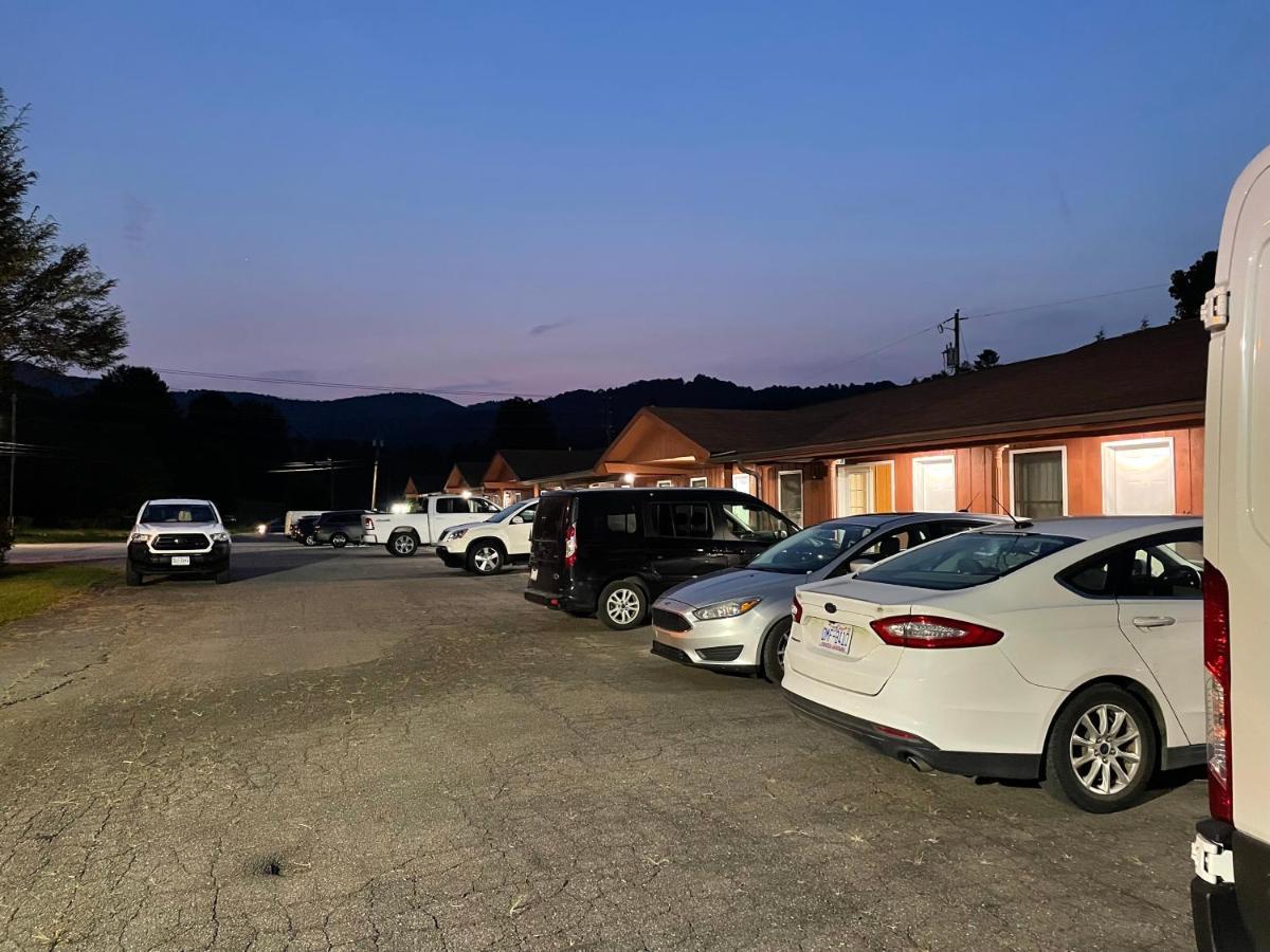 Pine Valley Motel Spruce Pine Екстериор снимка