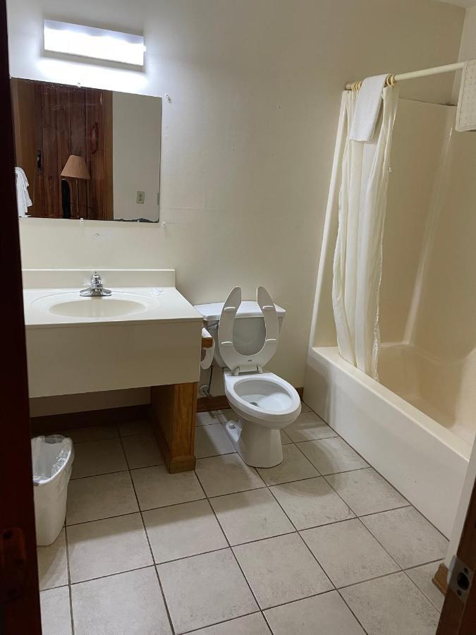 Pine Valley Motel Spruce Pine Екстериор снимка