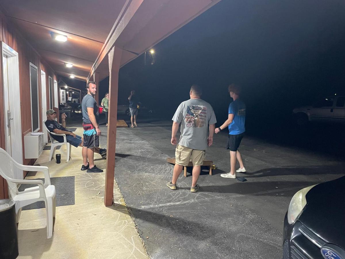 Pine Valley Motel Spruce Pine Екстериор снимка