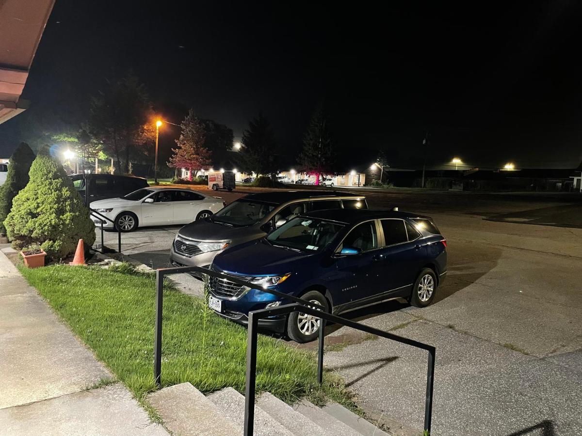 Pine Valley Motel Spruce Pine Екстериор снимка