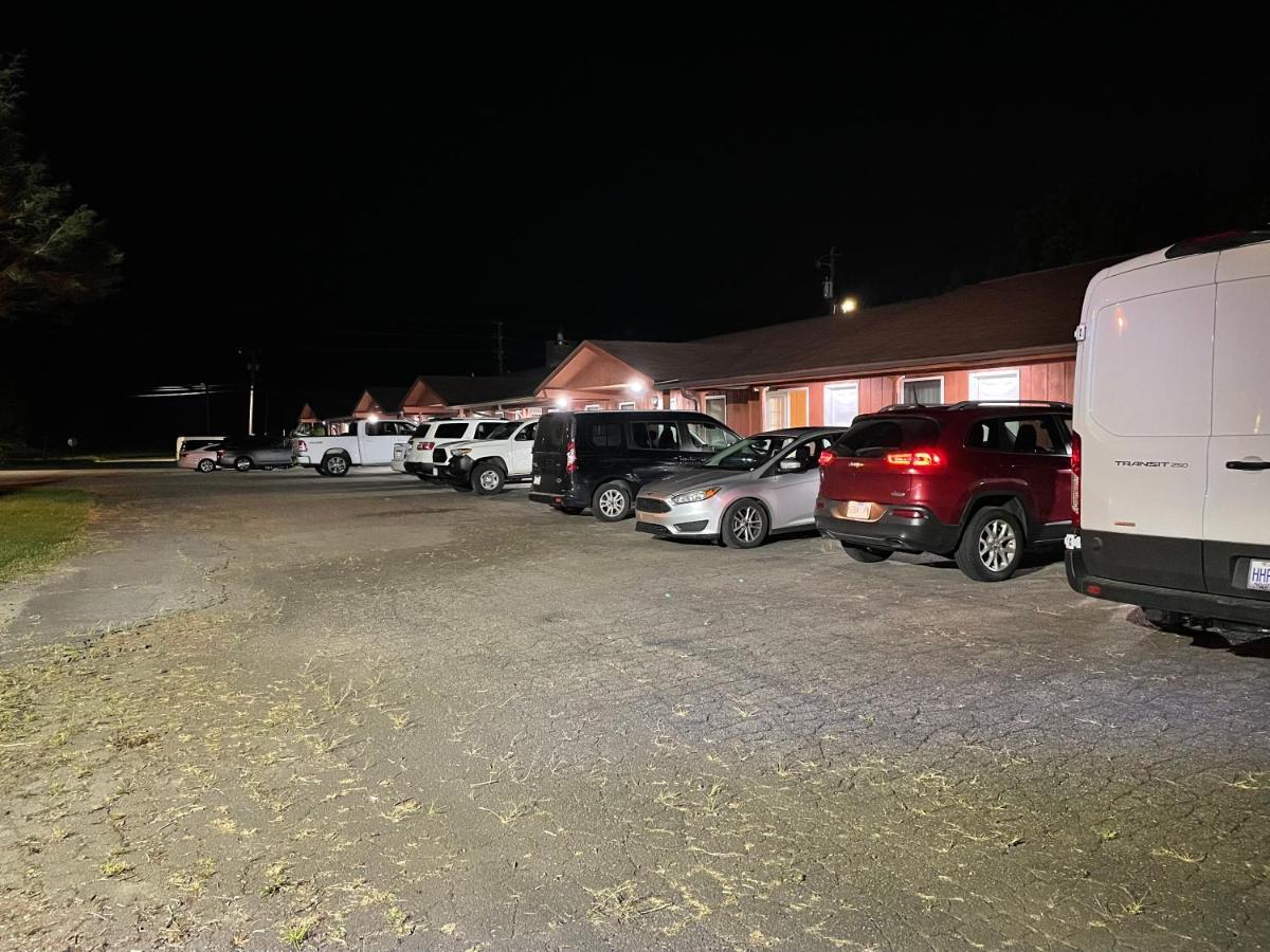 Pine Valley Motel Spruce Pine Екстериор снимка