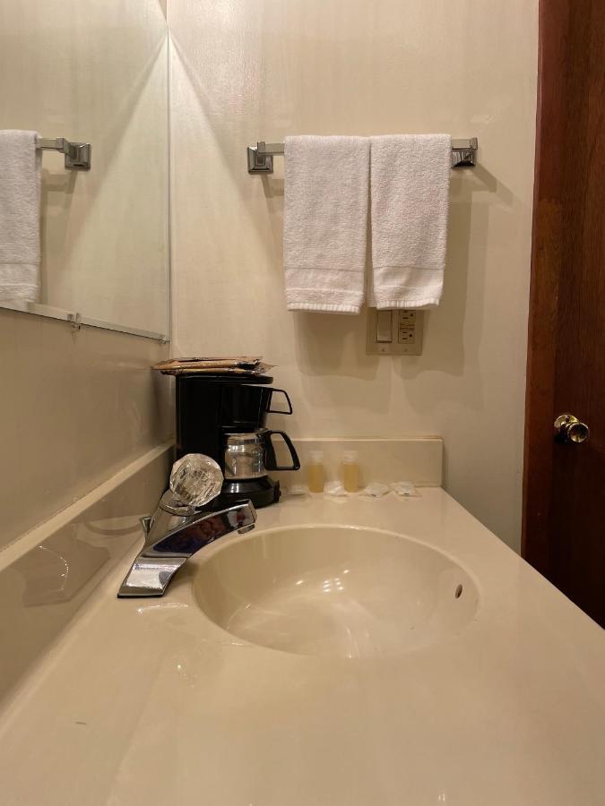 Pine Valley Motel Spruce Pine Екстериор снимка