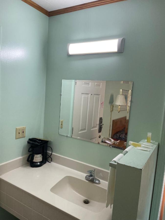 Pine Valley Motel Spruce Pine Екстериор снимка
