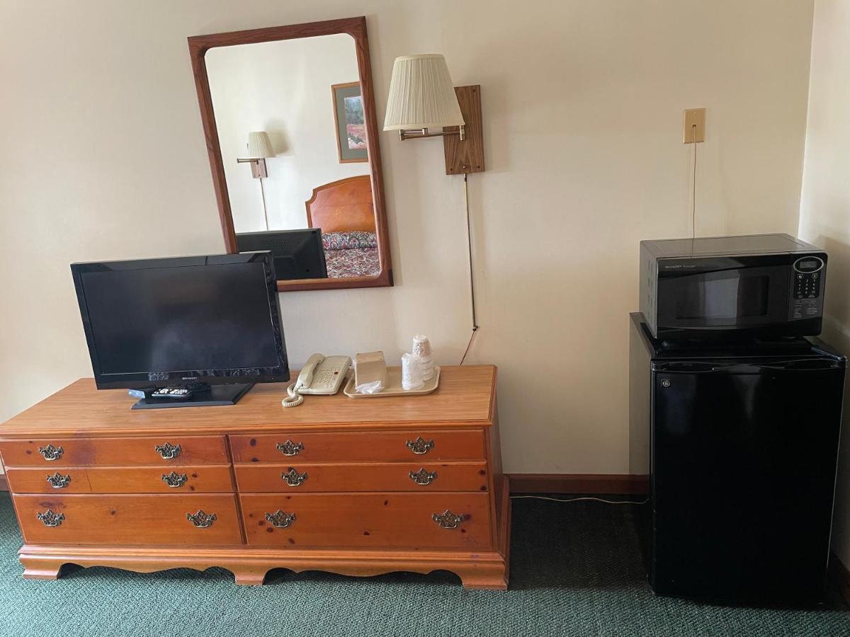 Pine Valley Motel Spruce Pine Екстериор снимка
