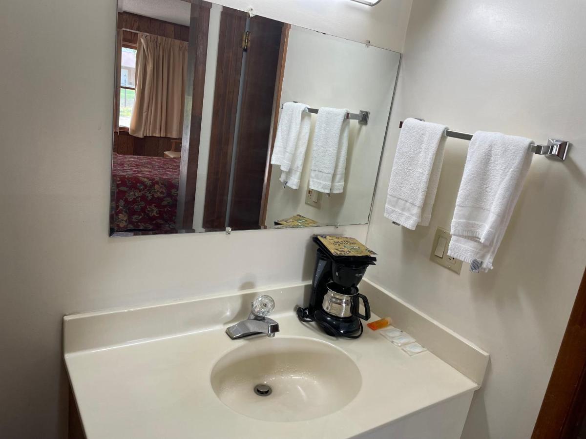 Pine Valley Motel Spruce Pine Екстериор снимка