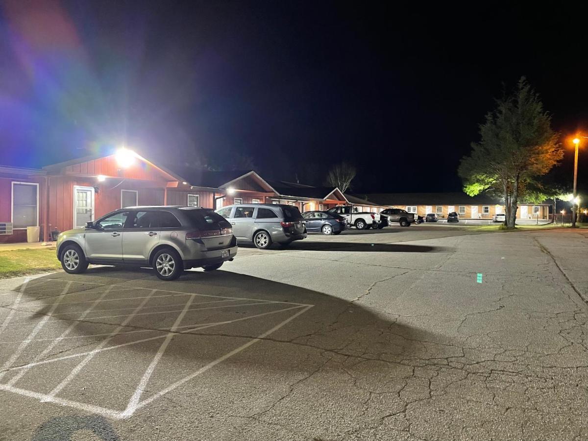 Pine Valley Motel Spruce Pine Екстериор снимка