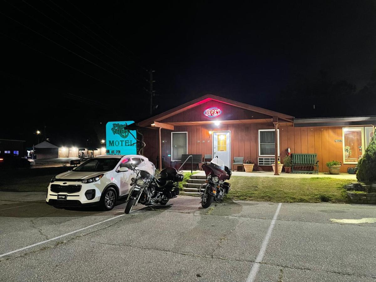 Pine Valley Motel Spruce Pine Екстериор снимка